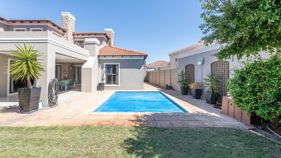 5 Bedroom Property for Sale in Parklands Western Cape